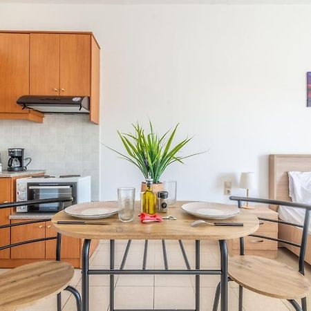 Urban Apt Next University 4 Ираклио Екстериор снимка